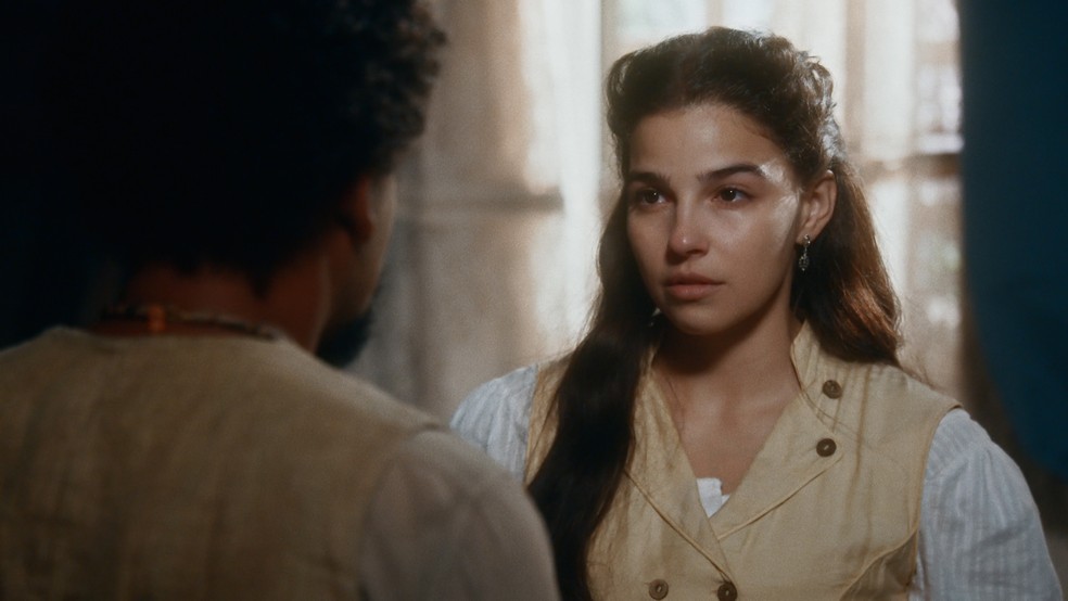 21 - Pilar (Gabriela Medvedovski) não aceitará antecipar casamento com Samuel (Michel Gomes)