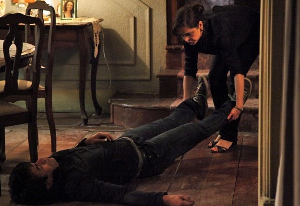 12 - Cora (Drica Moraes) mata Fernando (Erom Cordeiro)