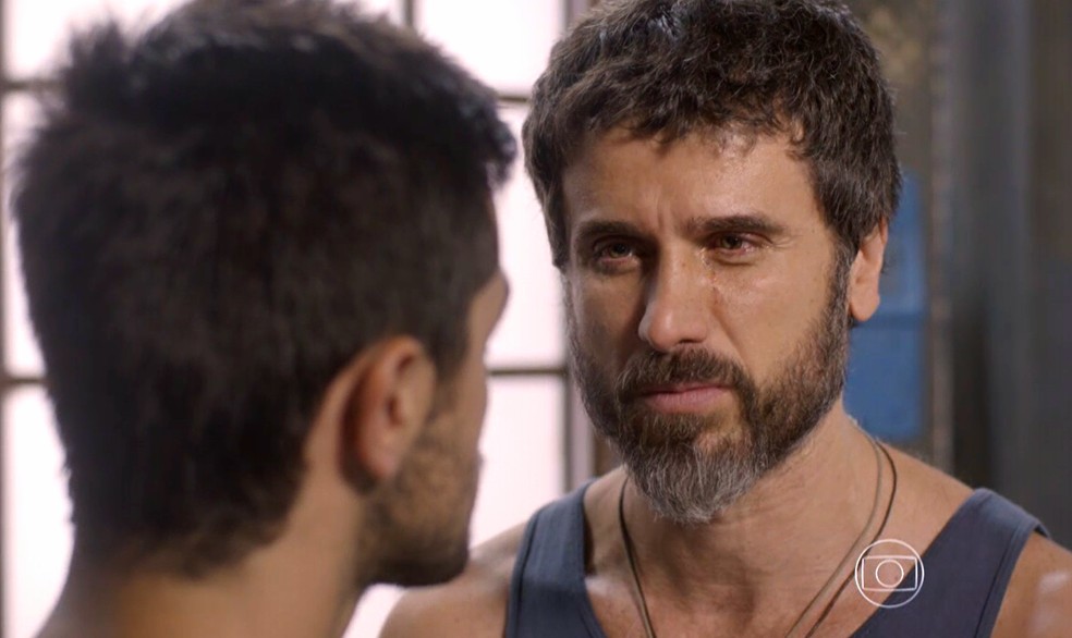 15 - Gael (Eriberto Leão) teme que Cobra (Felipe Simas) siga o caminho de Alan (Diego Amaral)