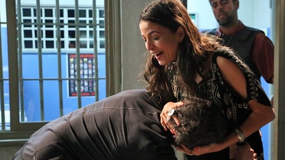 14 - Dandara (Emanuelle Araújo) conta a Gael (Eriberto Leão) que está grávida