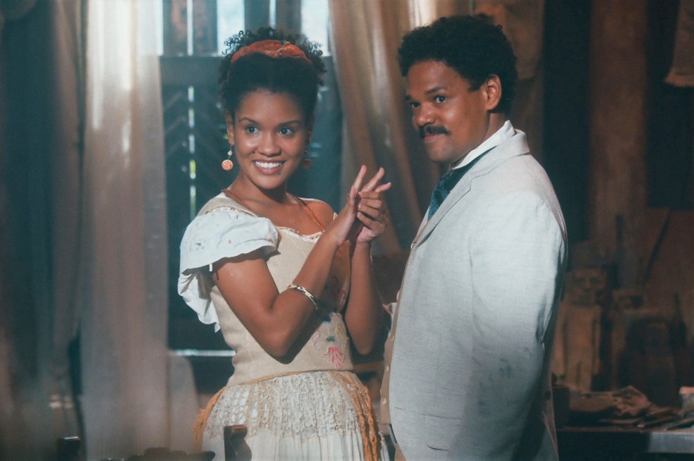 22 - Jorge (Michel Gomes) pede Zayla (Heslaine Vieira) em casamento