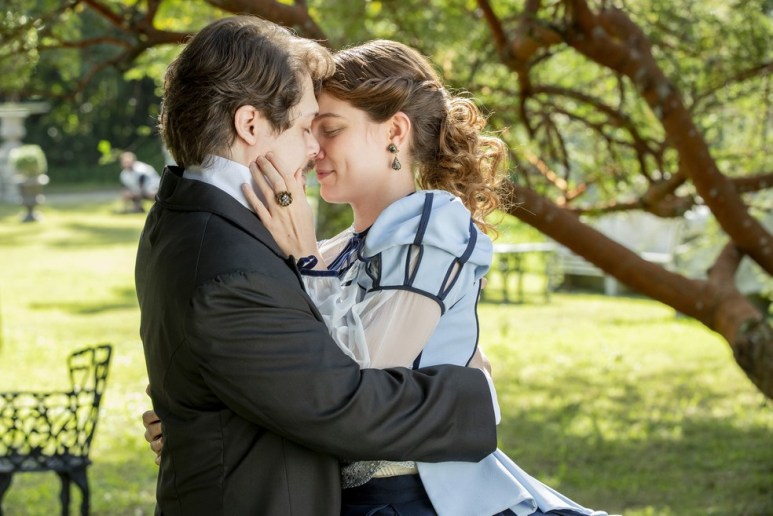 isabel-e-gastao-se-beijam-pela-primeira-vez