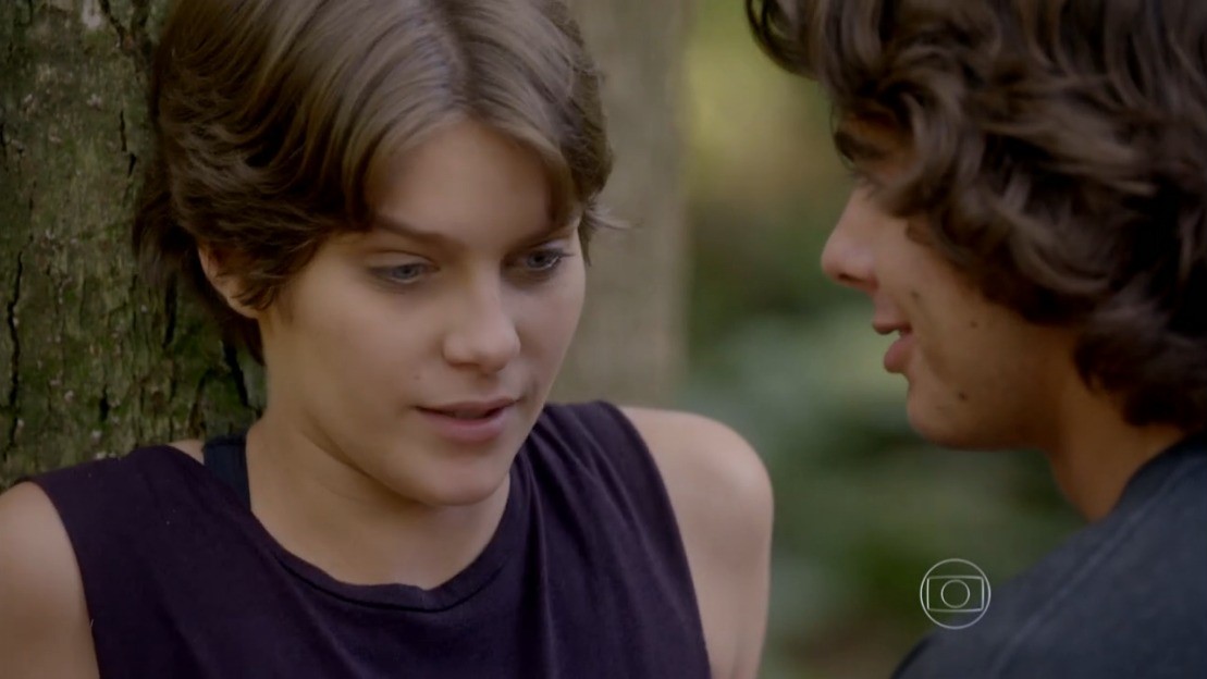 06 - Pedro (Rafael Vitti) fica intimidado na frente de Karina (Isabella Santoni)