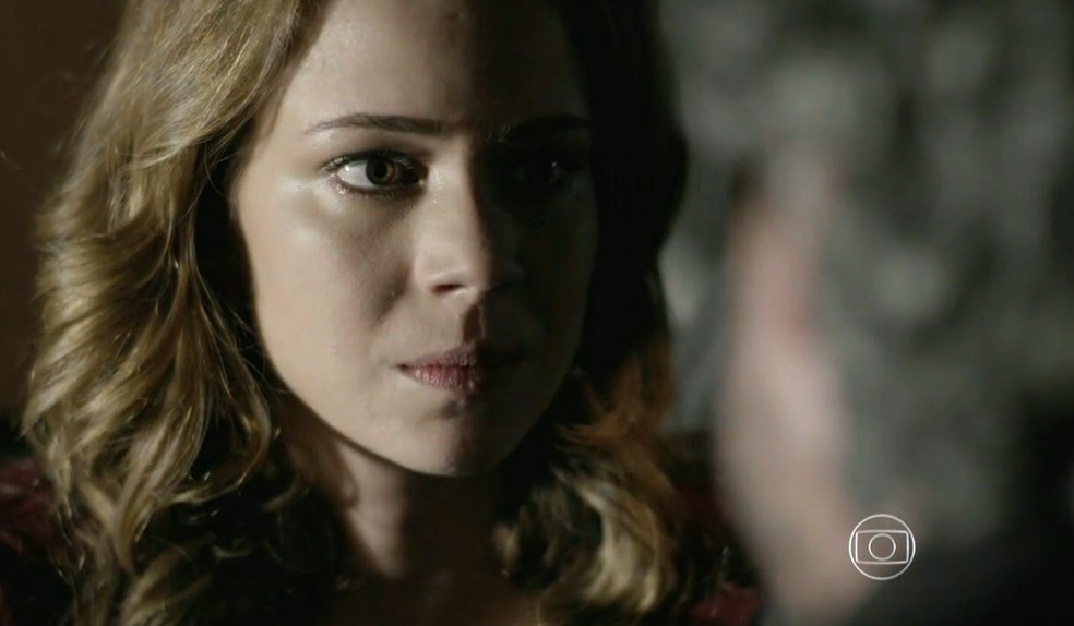 24 - Cristina (Leandra Leal) reencontra José Alfredo (Alexandre Nero) após ele forjar a própria morte