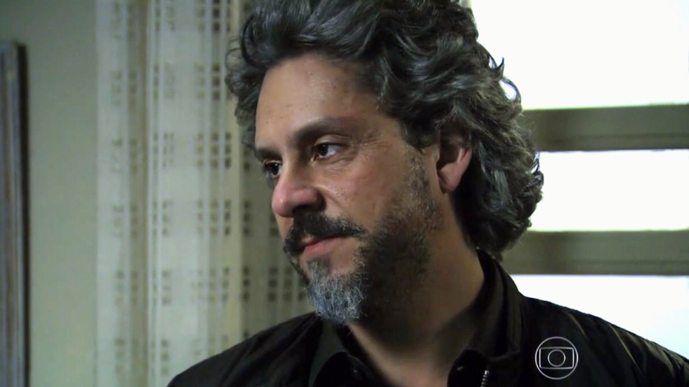 14 - José Alfredo (Alexandre Nero) tem certeza de que José Pedro (Caio Blat) roubou o diamante dos seus irmãos