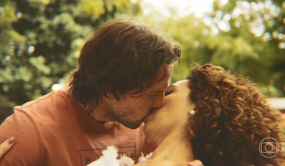 18 - Guilherme (Mateus Solano) irá flagrar Rose (Bárbara Colen) e Neném (Vladimir Brichta) se beijando