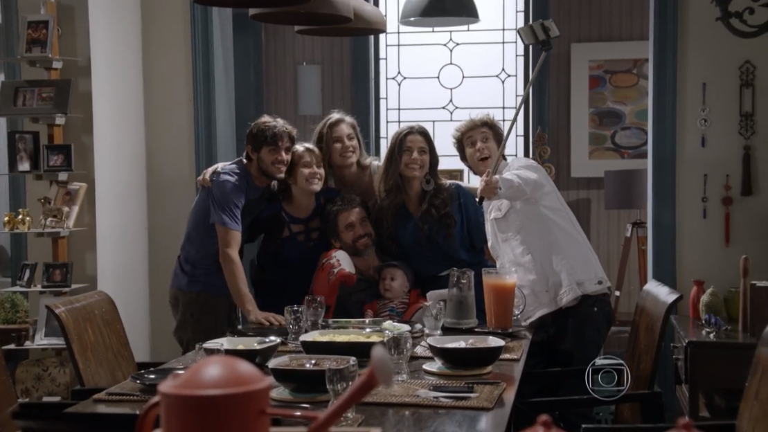 28 - Gael (Eriberto Leão) e Dandara (Emanuelle Araújo) formam uma família unida